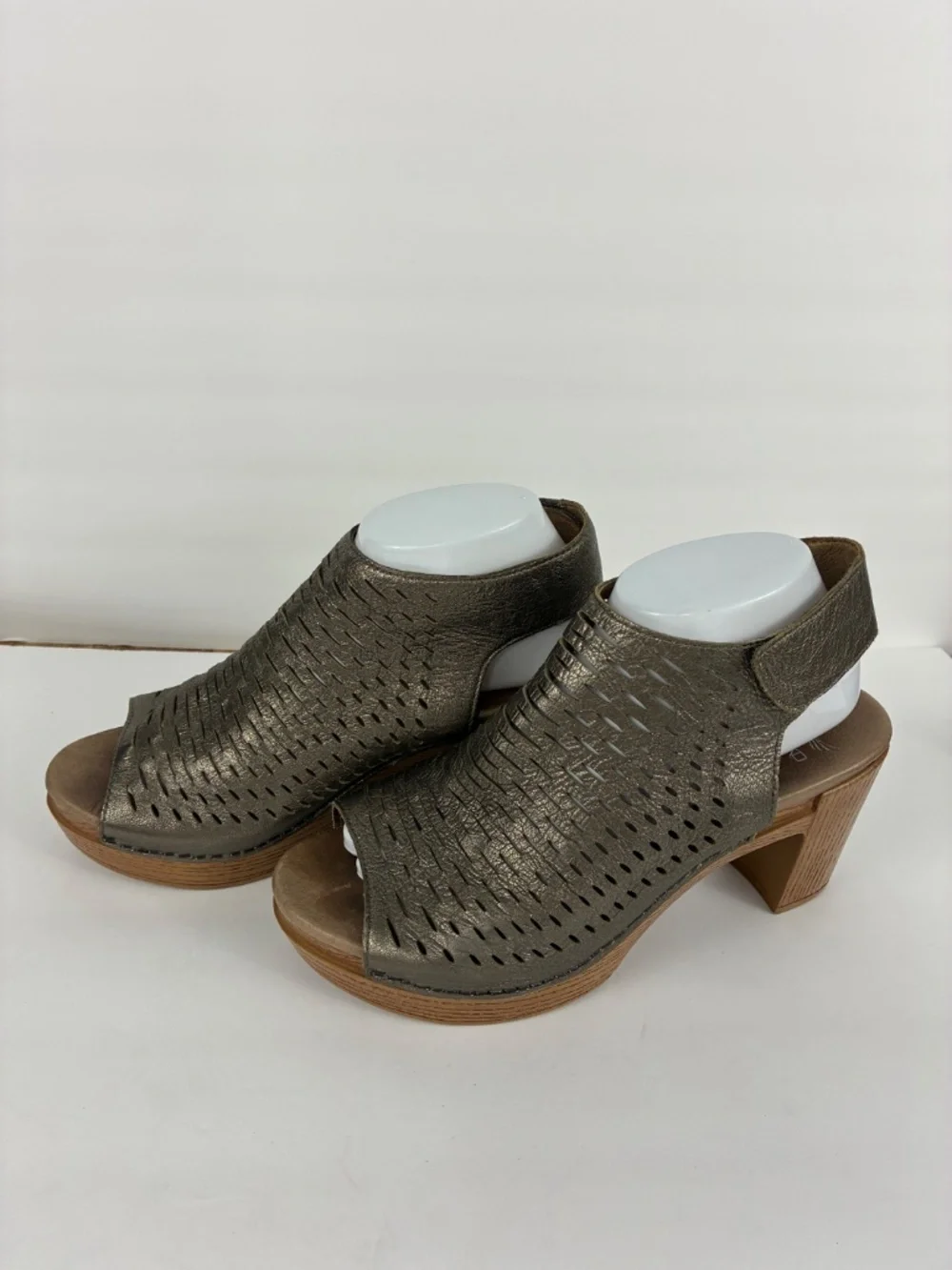 Dansko Danae Bronze Platform Sandals 8.5 9 Metallic Pewter Perforated Mules Clog